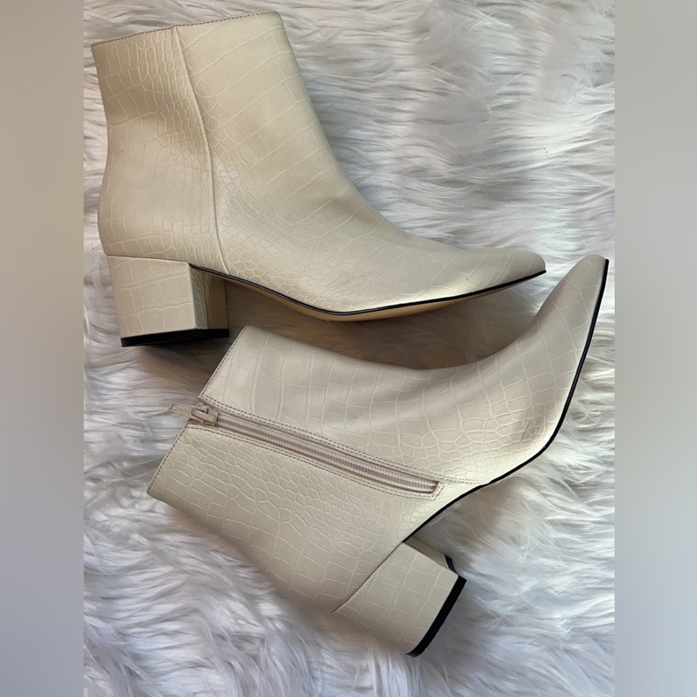 NWT Express Boots
